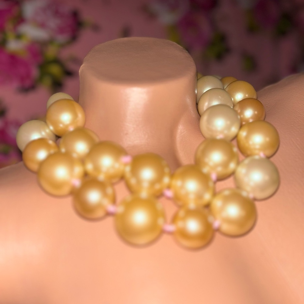 Betsey Johnson Pearl necklace Extra large Betty glistened costume jewelry rare - Picture 4 of 6